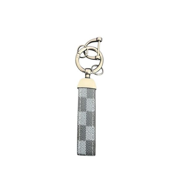 Elegant Gray Checkered Keychain - Picture 1 of 5